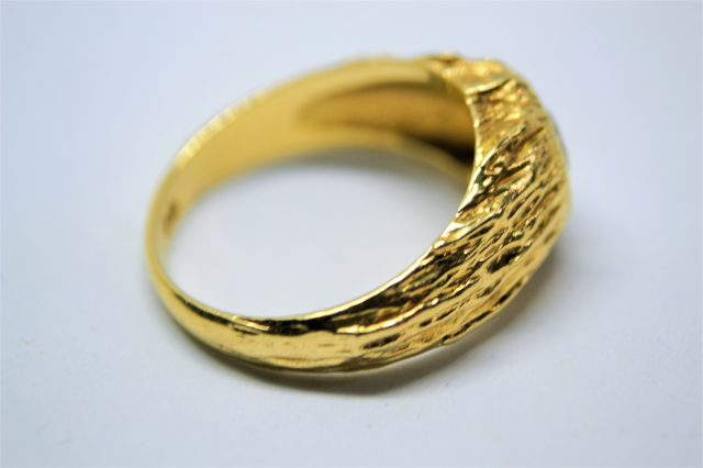 An 18ct Gold Solitaire Diamond Ring.