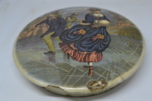 Prattware Lid 'The Skaters'.