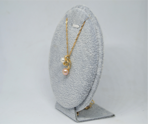 A 9ct Gold Two Coloured Cultured Pearl Necklace.