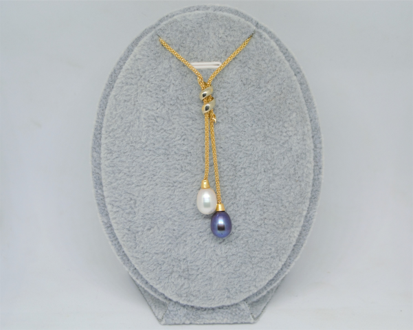 A 9ct Gold Two Coloured Cultured Pearl Necklace.