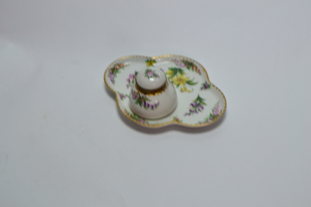 Possibly Swansea Pottery, 19th Century Inkwell.