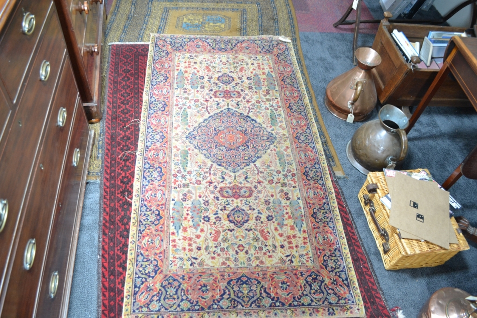 Saruk Style Middle Eastern Carpet.