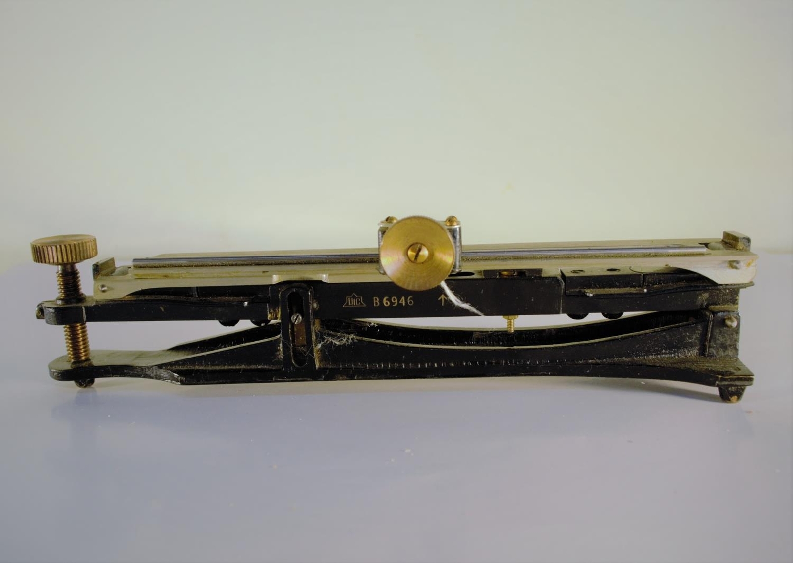 20th Century Indian Pattern Inclinometer by UIC no. B. 6946 with WD stamp.