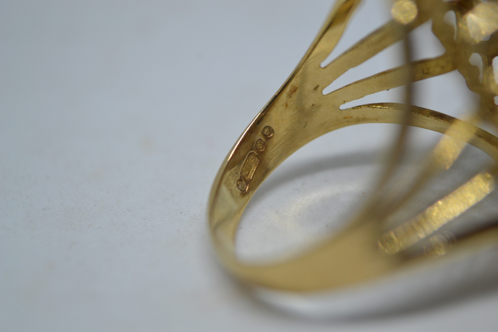 Mid 20th c. 9ct Gold Ring with Garnet