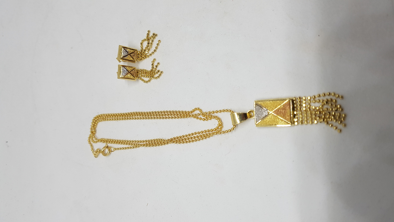 A Set Of 18 ct Tri-Coloured Necklace And Matching Earrings