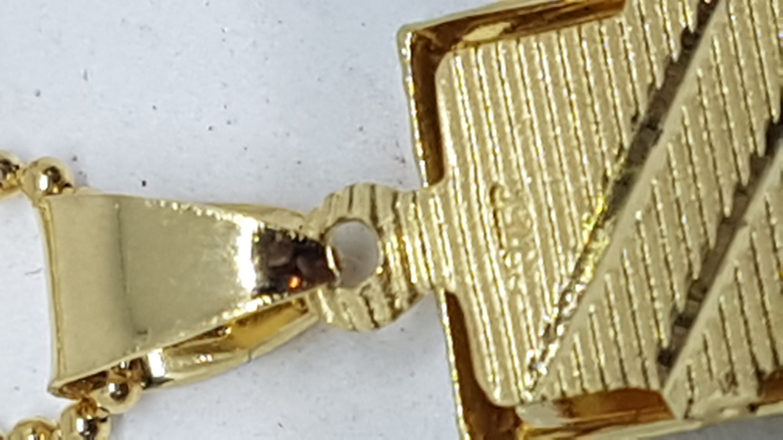 A Set Of 18 ct Tri-Coloured Necklace And Matching Earrings