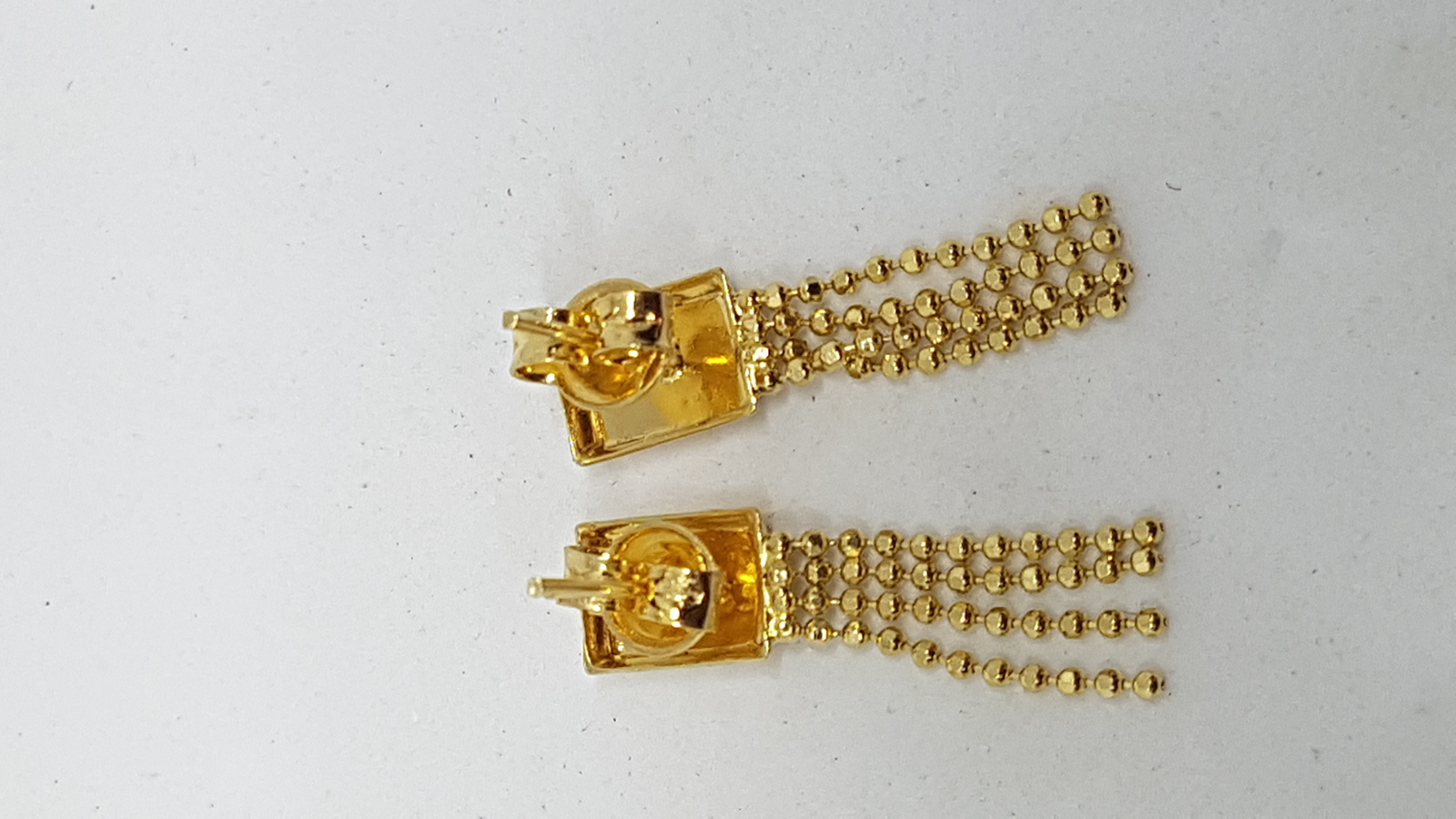 A Set Of 18 ct Tri-Coloured Necklace And Matching Earrings