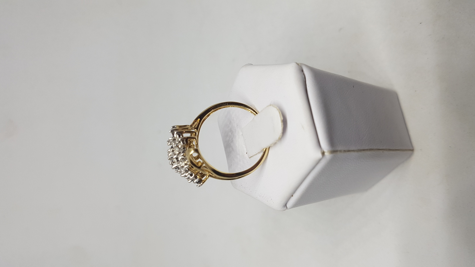 10 ct Gold And Diamond Cluster Ring