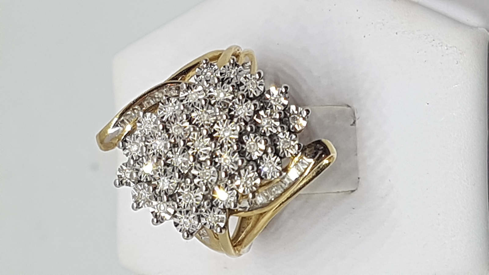 10 ct Gold And Diamond Cluster Ring