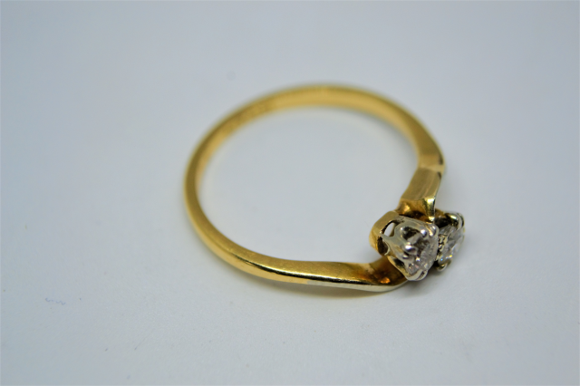 18ct Two Stone Diamond Ring.