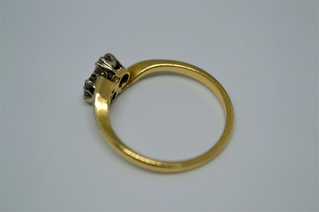 18ct Two Stone Diamond Ring.