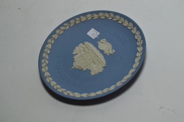 Wedgewood Plate 'Christmas 1975'.